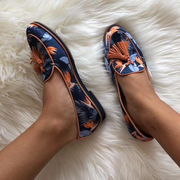 Tommy Bahama Leather Loafers - Picture 2 of 6